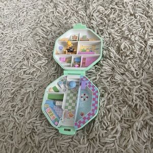 Polly Pocket School Case with 2 figures Bluebird 1990